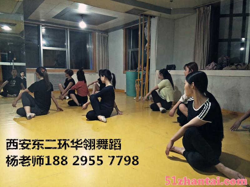 西安民族舞老师专业培训民族舞证书培训考试-图1