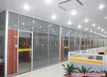 天津大港区无框玻璃门专业定制，天津安装黑钛金玻璃门质量放心-图4