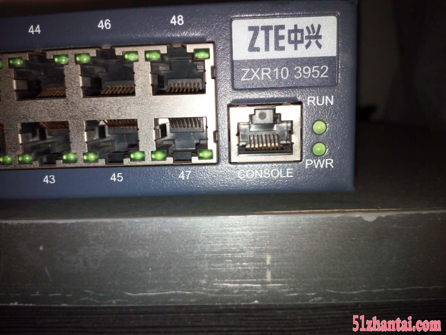 中兴ZXR10-3952-AC48口三层交换机-图1