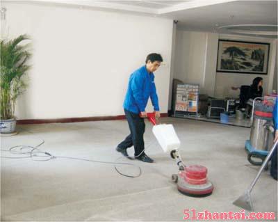 广州天河区龙洞洗地毯公司，承接大型地毯清洗消毒杀菌服务-图2