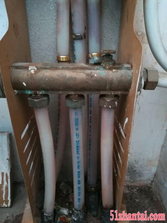 太原下元上门修水管漏水做卫生间防水-图1