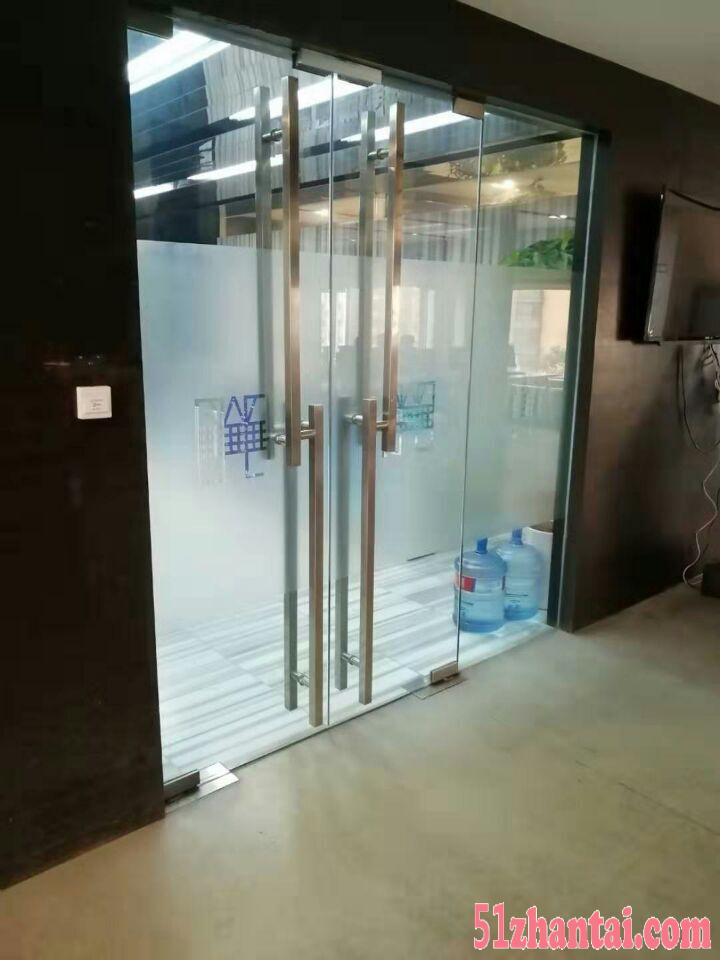 西安玻璃门维修维修玻璃门 更换地弹簧 维修玻璃窗户-图1