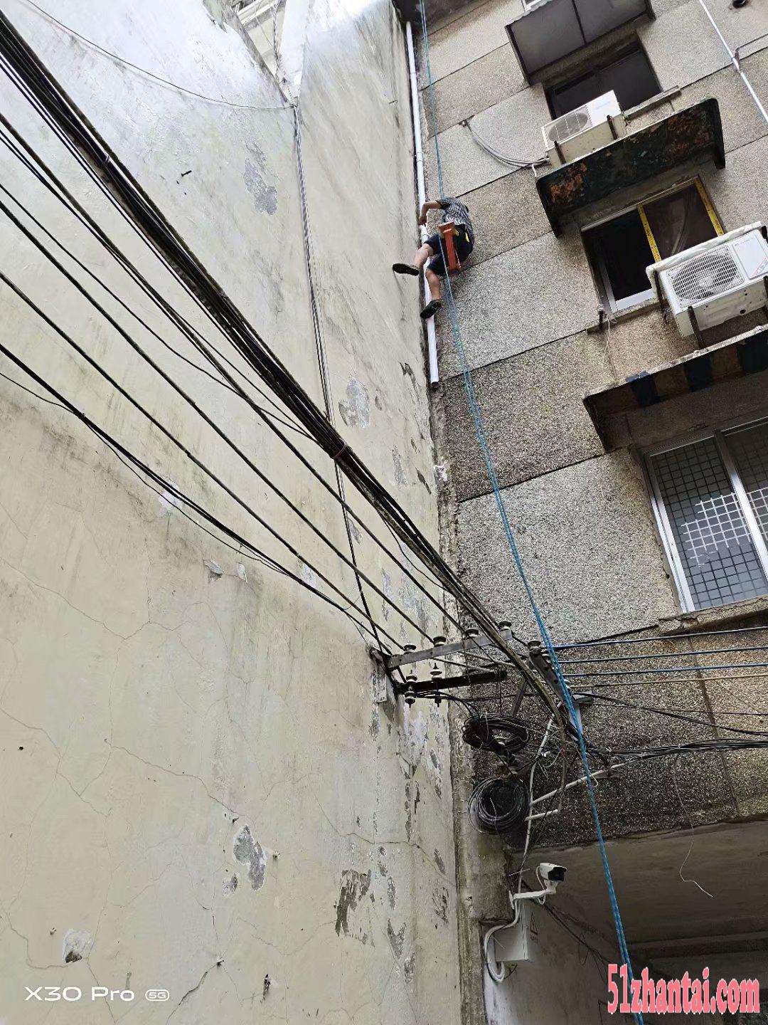 广西桂林高空作业蜘蛛人外墙补漏专业高空作业公司-图2