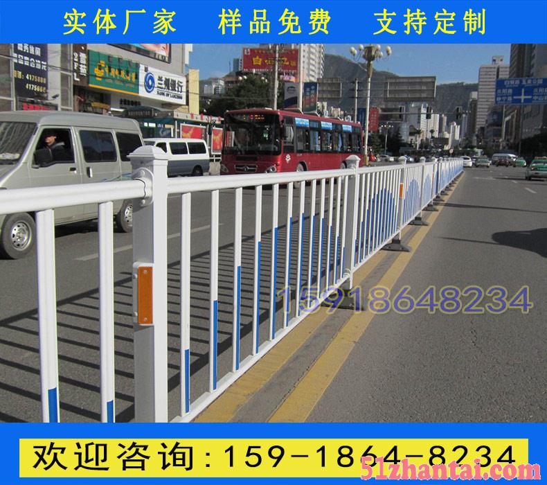 广州市政护栏现货价格 蓝白机非隔离栏现货 面包管防撞栏-图1